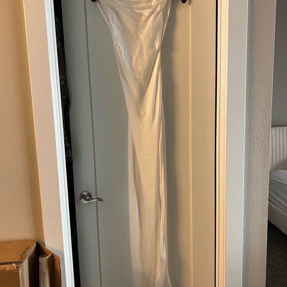 The Bar Pierre gown in blanc - Picture 2 of 3